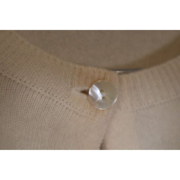 Neiman Marcus Cashmere Collection Women's Beige Button-Up Cardigan Sweater Size - Picture 4 of 10